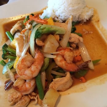 Mango Tree Bistro - Cashew chicken - Thai Near Me - Norristown, Pennsylvania Mango Tree Bistro - Cashew chicken - Thai Near Me - Norristown, Pennsylvania