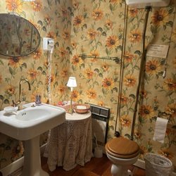 American River Inn