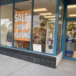 Ellen's Hallmark Shop - Hurry store is closing they lost their lease.