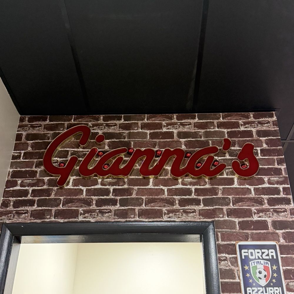 Gianna's Pizza Center - Pizza Near Me - Plantation, Florida