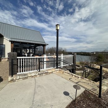 Region's 117 - Lakeside view outside - New American Near Me - Lake Frederick, Virginia