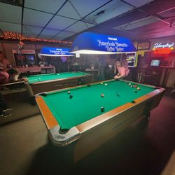 White Oak Grill & Lounge - Pool tables