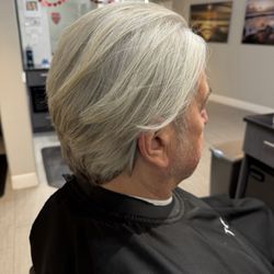 18/8 Fine Men's Salons - Haircut