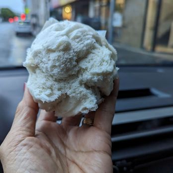 Big Dish Restaurant - Steamed chicken bun - Barbeque Near Me - Oakland, California