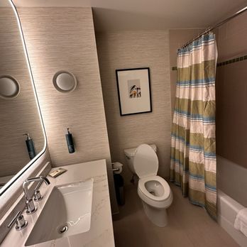 Hilton Orlando - Bathroom of a standard two queen bed room - Hotels Near Me - Orlando, Florida
