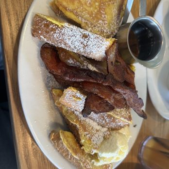 Jongewaard's Bake n Broil - French Toast with 3 pieces of Bacon - American Near Me - Long Beach, California