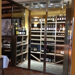 Los Abetos - La nevera de los vinos.