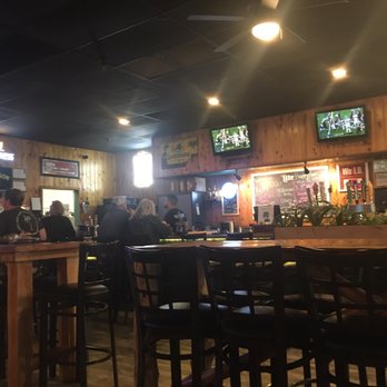 Kelly's Half Shell Pub - Bar and restaurant is fantastic! Best oysters I've ever had! - Irish Pub Near Me - Crystal River, Florida