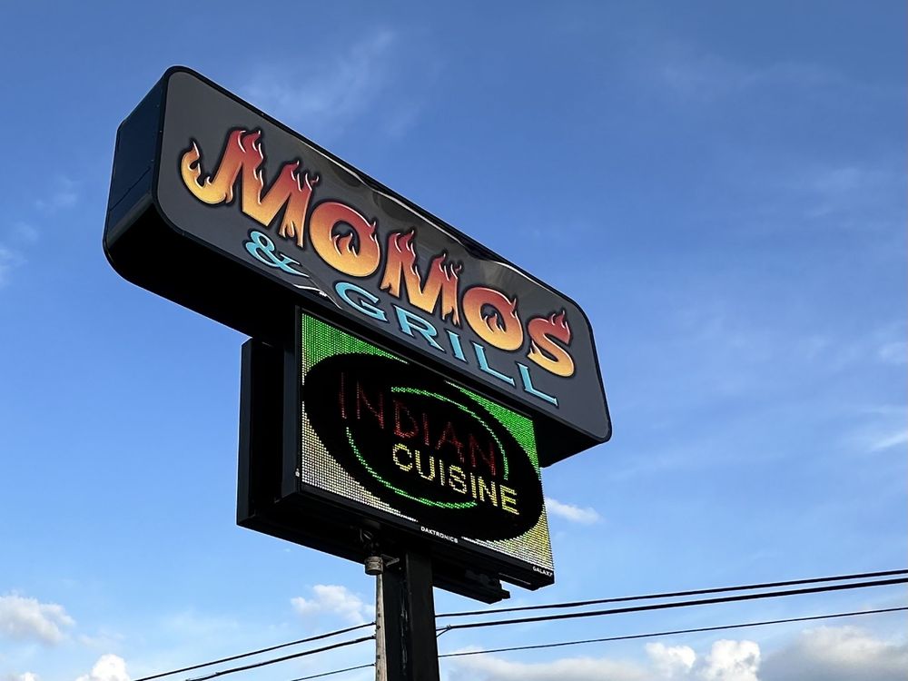 Momos & Grill Logo