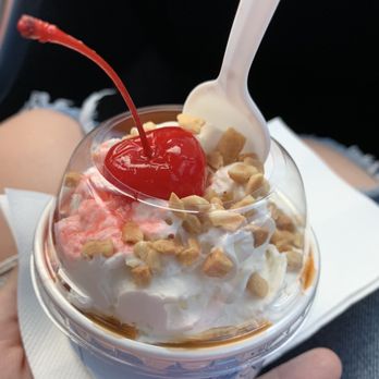Fosters Freeze - Mango Sundae - Burgers Near Me - San Leandro, California Fosters Freeze - Mango Sundae - Burgers Near Me - San Leandro, California