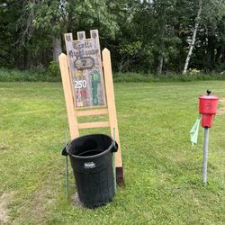 Castle Highlands Golf Course - The whole signs are at least 10 years old and are not well-kept