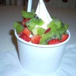 Med Vanilla w/ Kiwi and Strawberries