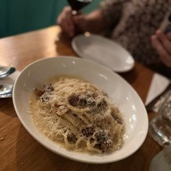 Luna Pasta e Dolci Ristorante - Bucatini Carbonara