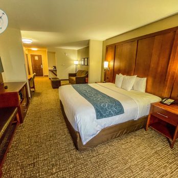 Comfort Inn & Suites Pine Bluff - Large King Suite - Hotels Near Me - Pine Bluff, Arkansas