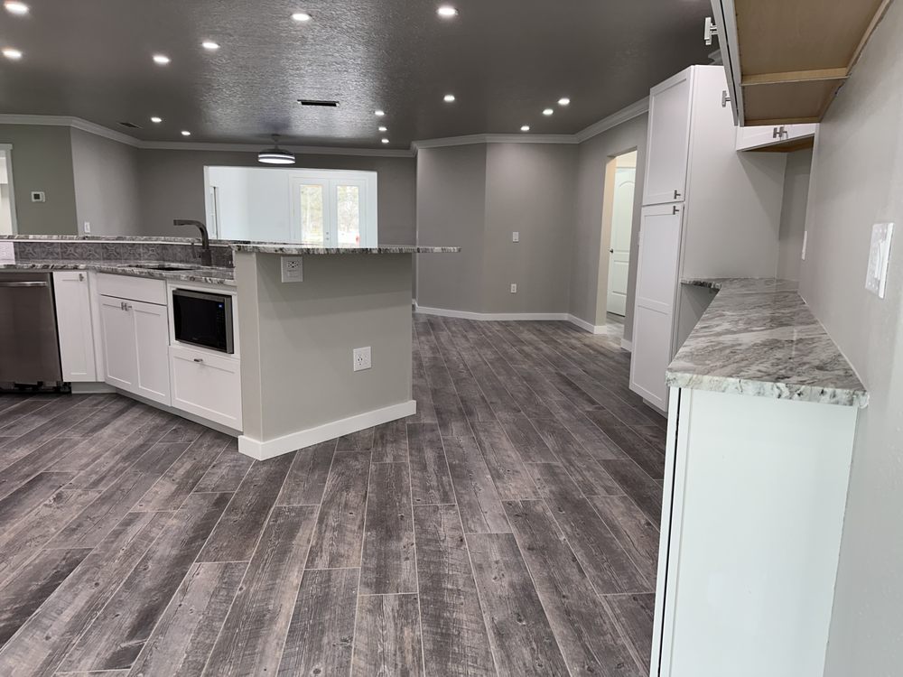 Slide of Elliotts Elite Home Solutions