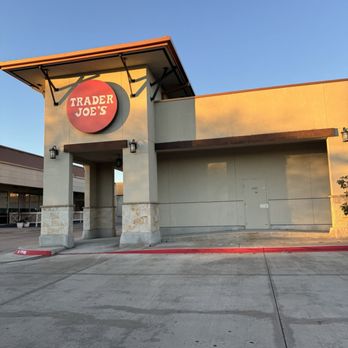 Trader Joe's - Front - Grocery Near Me - Dallas, Texas Trader Joe's - Front - Grocery Near Me - Dallas, Texas