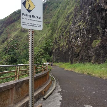 Nu'uanu Pali State Wayside - The sign says "Do not go past this point" but this is where we used to go down when I was a kid.... - Parks Near Me