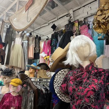 Lula B's Design District - Fashion booth - Used, Vintage & Consignment Near Me - Dallas, Texas Lula B's Design District - Fashion booth - Used, Vintage & Consignment Near Me - Dallas, Texas