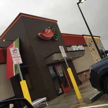 Chili's - To go area - Bars Near Me - Lewisville, Texas