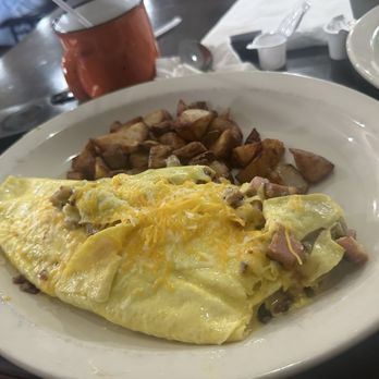 Magills Restaurant & Catering - American Near Me - Pasco, Washington