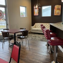 The Donut Palace - Inside