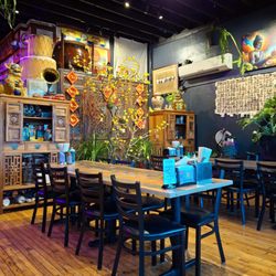 Pho Mekha - Inside