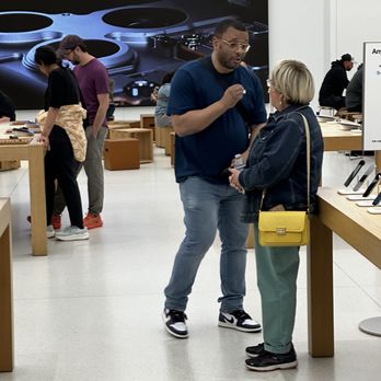 Apple Montgomery Mall - The man who wants to scream at 87 year old men !!why should he work for Apple ? - Computers Near Me - Bethesda, Maryland Apple Montgomery Mall - The man who wants to scream at 87 year old men !!why should he work for Apple ? - Computers Near Me - Bethesda, Maryland