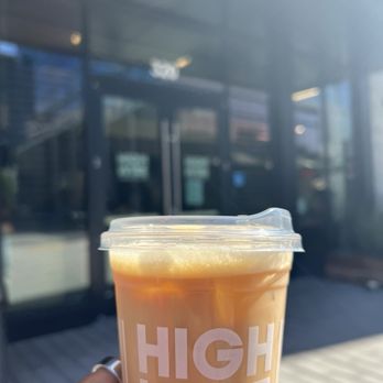 Highwire - Iced Vanilla Cafe Latte - Coffee Roasteries Near Me - Oakland, California Highwire - Iced Vanilla Cafe Latte - Coffee Roasteries Near Me - Oakland, California