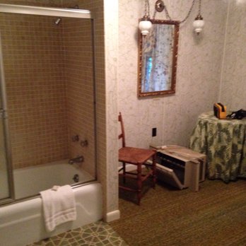 Voss Birchwood Lodge - Why yes, that is carpet and an AC on the floor of our bathroom - Hotels Near Me - Manitowish Waters, Wisconsin Voss Birchwood Lodge - Why yes, that is carpet and an AC on the floor of our bathroom - Hotels Near Me - Manitowish Waters, Wisconsin