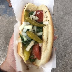 Chicago vegan hot dog without mustard