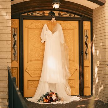 Conrad Mansion Wedding & Reception Venue - Front entrance to mansion - Venues & Event Spaces Near Me - Conrad, Iowa