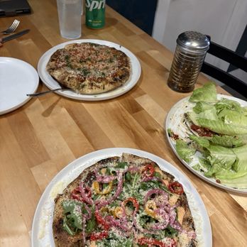 Press Pizza & Pasta - chicken and mozzarella pizza - Cocktail Bars Near Me - St. Louis, Missouri