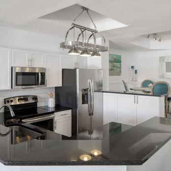 Polo Lakes - Expansive kitchens with bar seating and dining areas - Apartments Near Me - Wellington, Florida Polo Lakes - Expansive kitchens with bar seating and dining areas - Apartments Near Me - Wellington, Florida