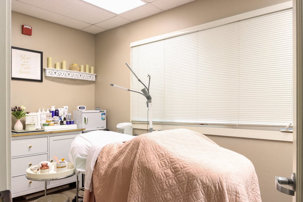 The Glow Skin Clinic Logo