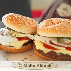 Dampferimbiss - Es gibt sie noch, die 80er Cheeseburger mit rohen Zwiebeln, und das zu einem TOP-Preis. :)