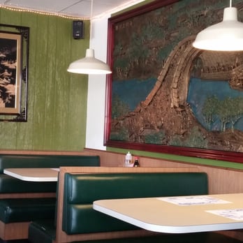 Dragon Palace - Comfy booths in a very clean restaurant - Chinese Near Me - Vassar, Michigan