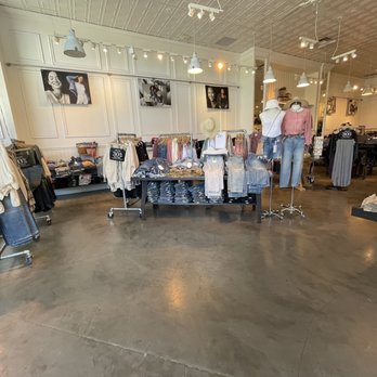 Lucky Brand - Men's Clothing Near Me - Albuquerque, New Mexico