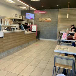 Dunkin' - Inside