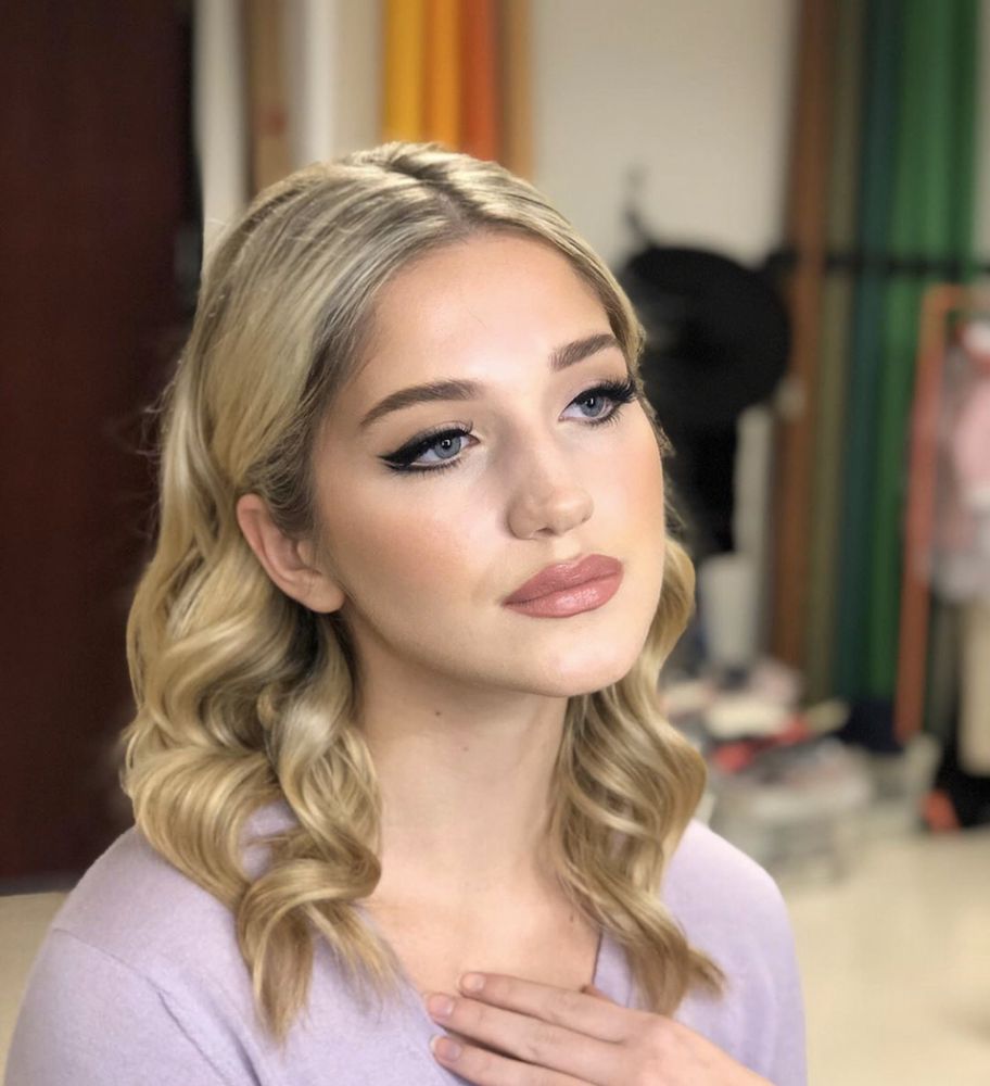 Aly Barr Makeup Logo