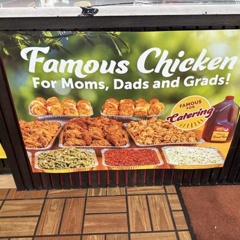 Lee's Famous Recipe Chicken - sign shows green beans with seasoning and bits of ham, baked beans looked 'baked' not soupy - Fast Food Near Me - Clinton Township, Michigan Lee's Famous Recipe Chicken - sign shows green beans with seasoning and bits of ham, baked beans looked 'baked' not soupy - Fast Food Near Me - Clinton Township, Michigan