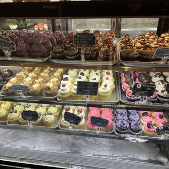 Jennivee’s Bakery - Desserts Near Me - Chicago, Illinois Jennivee’s Bakery - Desserts Near Me - Chicago, Illinois