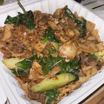 Siam Square - Drunkard's Noodles (Pad Ki Mao) w/ beef - Thai Near Me - Honolulu, Hawaii Siam Square - Drunkard's Noodles (Pad Ki Mao) w/ beef - Thai Near Me - Honolulu, Hawaii