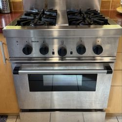 Appliance Repair Tech - Range THERMADOR.Replacement the oven baker gas burner and igniter