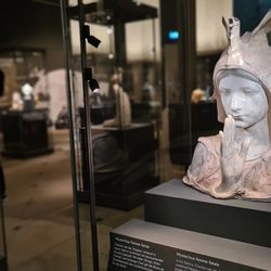 Badisches Landesmuseum - Blick in die Ausstellung "Göttinnen des Jugendstils"