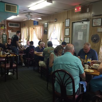 Harriette's Restaurant - Interior - Breakfast & Brunch Near Me - Key Largo, Florida Harriette's Restaurant - Interior - Breakfast & Brunch Near Me - Key Largo, Florida