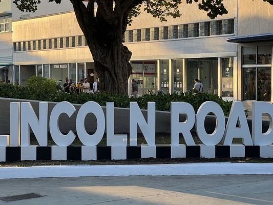 Lincoln Rd Mall by null