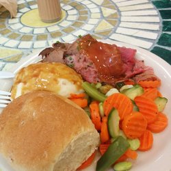 O's Campus Cafe - Roast beef, mashed potatoes, veggies, roll