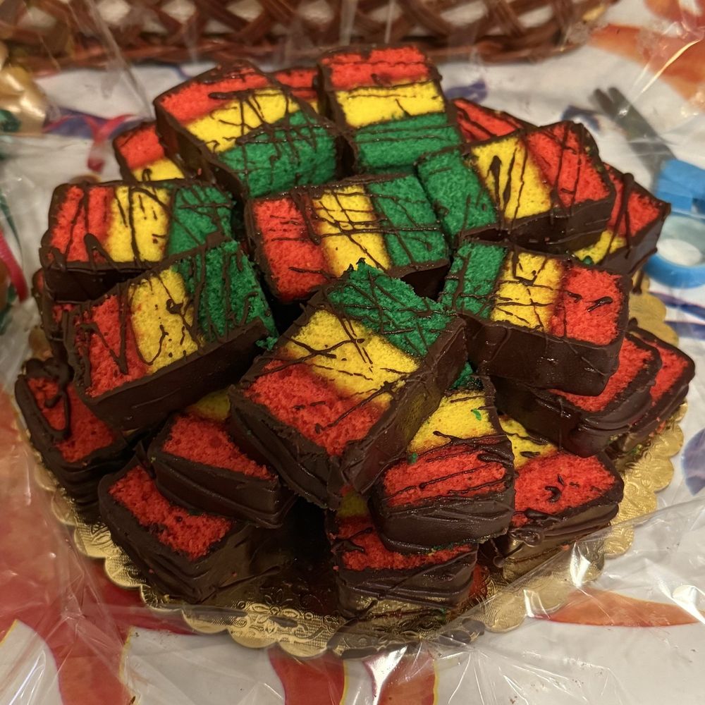 Rainbow Cookie tray: chocolate drizzle for presentation! Rainbow Cookie tray: chocolate drizzle for presentation!