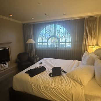 Montecito Inn - Hotels Near Me - Santa Barbara, California