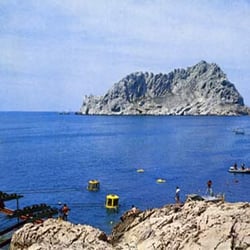 Calanque de Callelongue - BATYSC. et caabines à l'eau